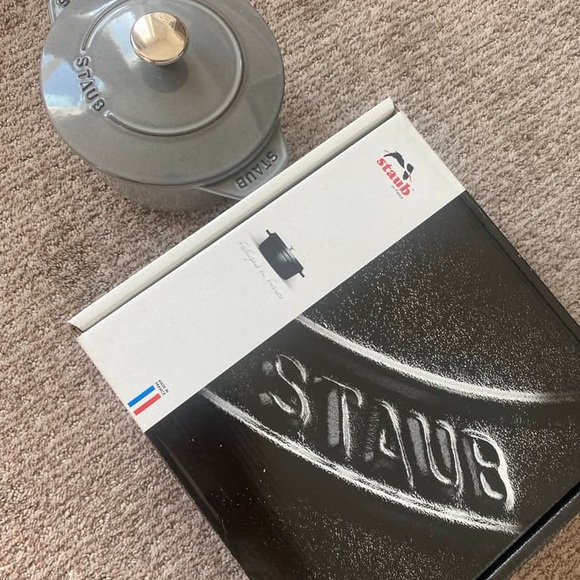 Staub Slate Gray Cast Iron Dutch Oven - Picture 8 of 9